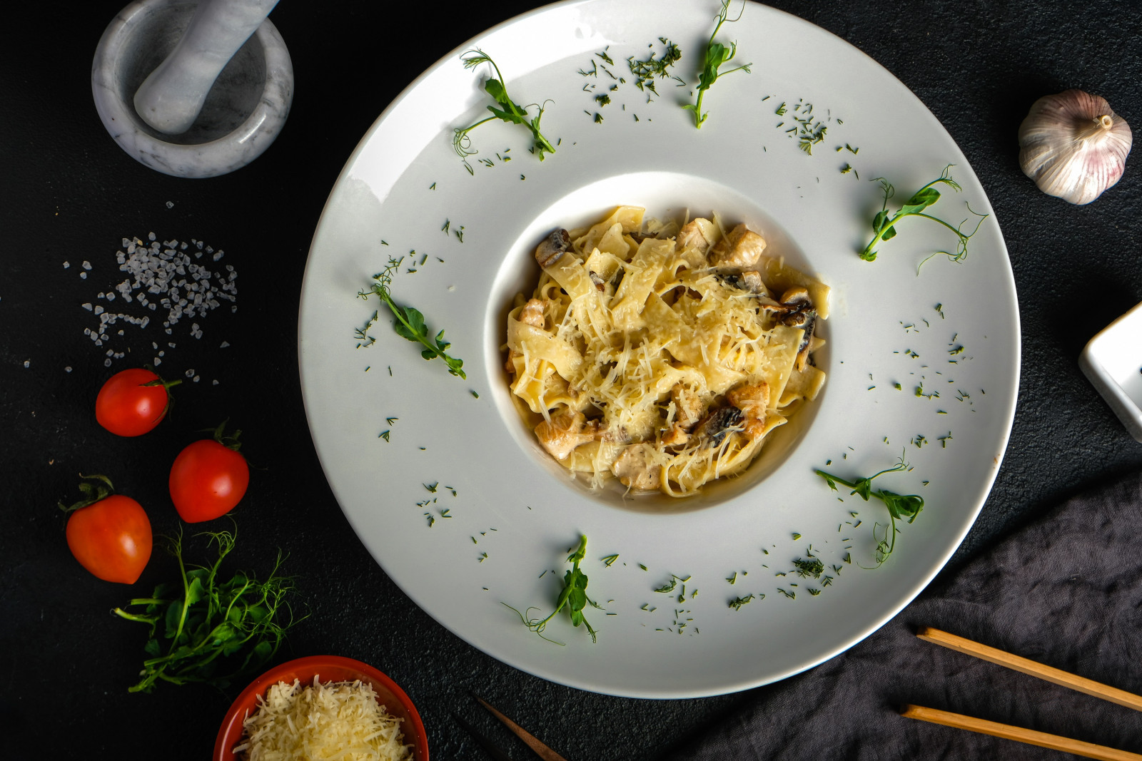Паста с курой и грибами